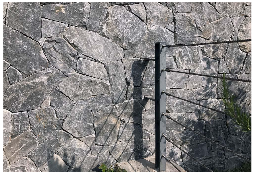 Přírodní kámen obklad RockFace Evenos