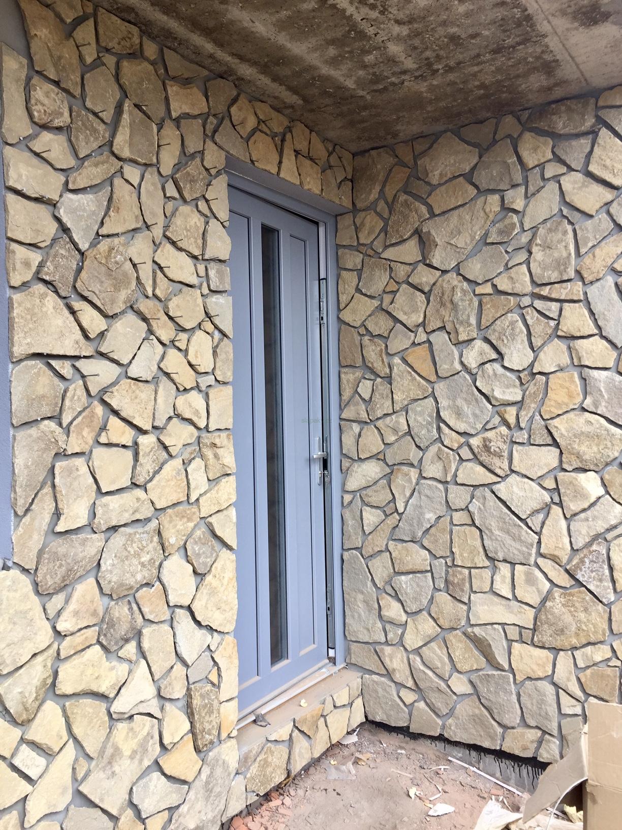 Přírodní štípaný kámen pískovec Rustik NELA