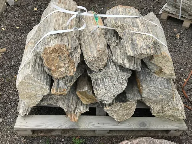 Solitérní kámen rula výšky 70-90 cm