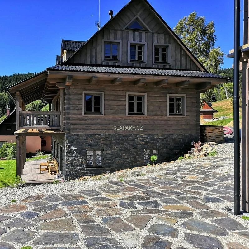 Přírodní štípaná břidlice Nera Grigio tl. 40-80 mm, rozměr 30-70 cm