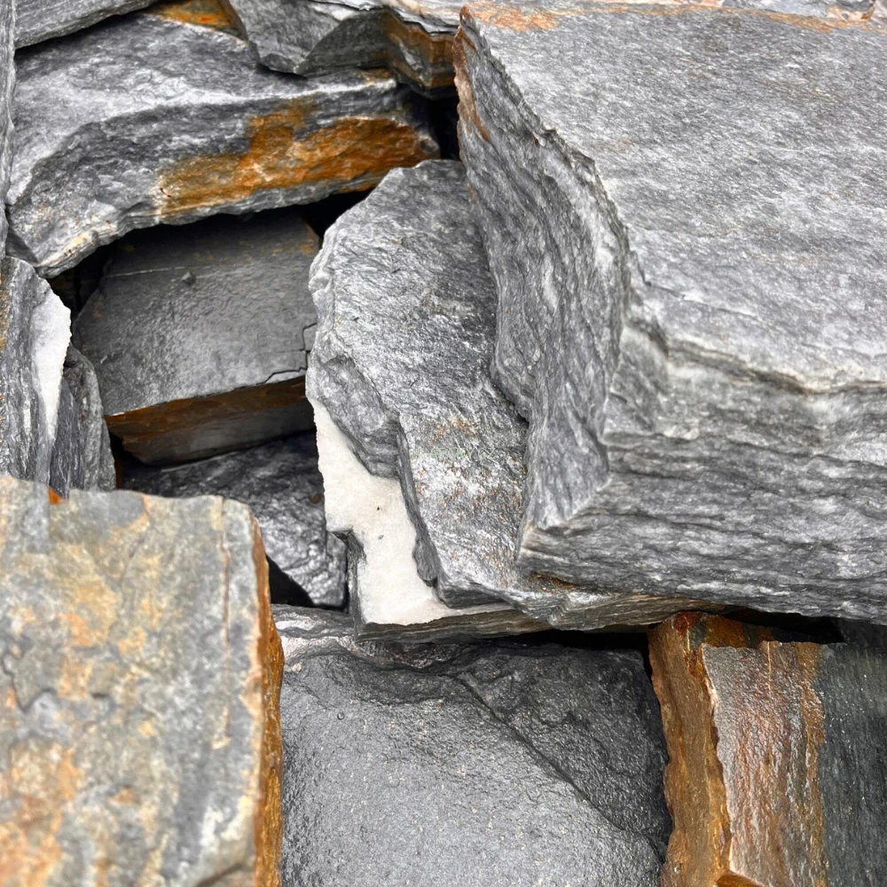 Kvarcit Dark – elegantní přírodní kámen pro zídky