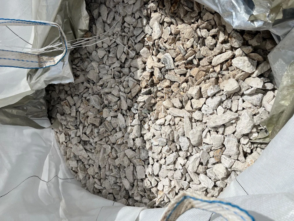 Travertin frakce 16-35 okrasná drť