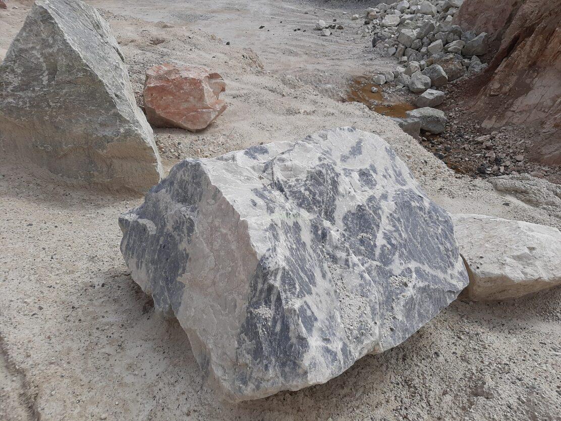 Zahradní kamenné okrasné solitéry - Janovice