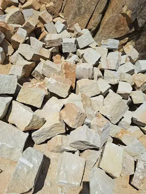 Pískovec dlažební kostky drobné 8/10 - béžové/pískové