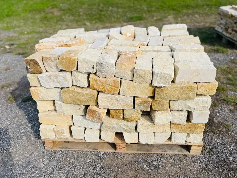 Přírodní štípaný pískovec DORA - zdící bloky,rozměr 8-15 x 10-15 x 15-35 cm