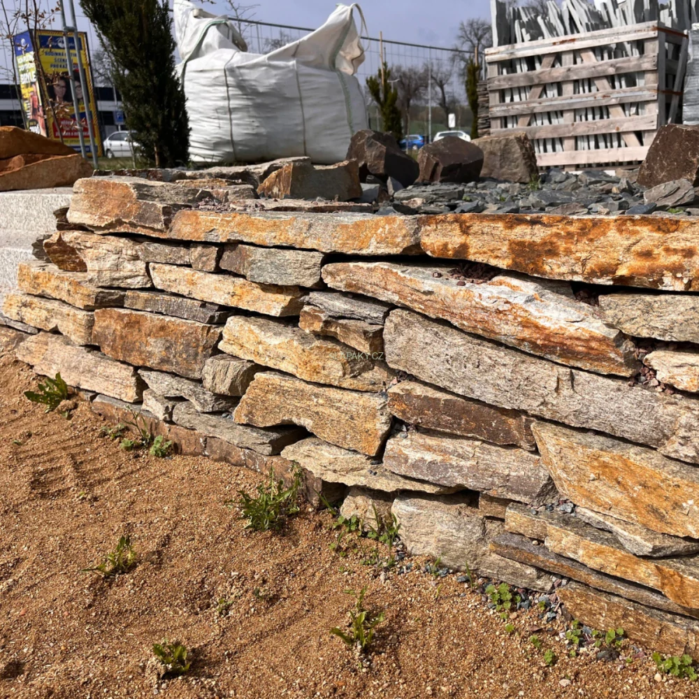 Přírodní štípaný kámen - Rula Gold Brown na zdění