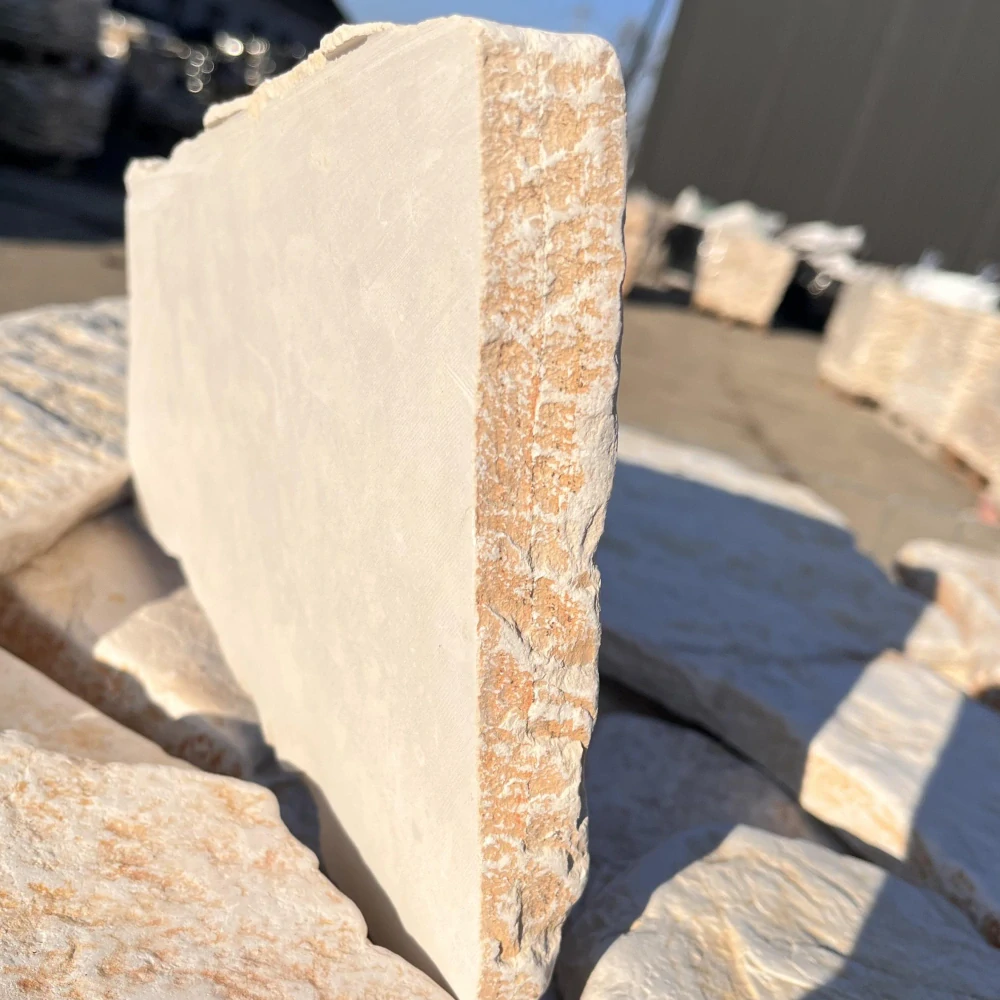 Přírodní štípaný vápenec Marina Trani, nepravidelné tvary tl. 20-30 mm - povrch ANTIK