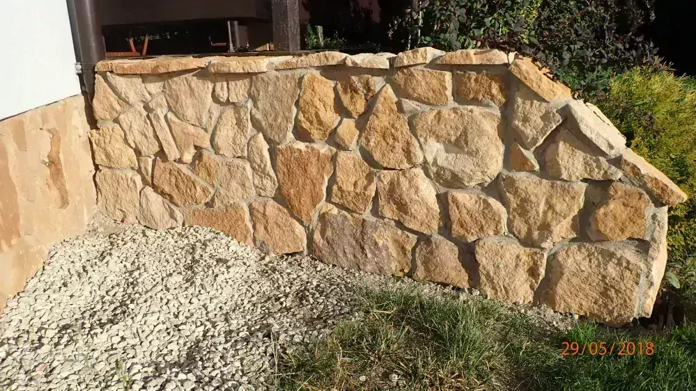 Přírodní štípaný pískovec LARA - ke zdění