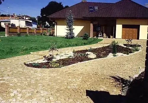Pískovec dlažební kostky drobné 8/10 - béžové/pískové