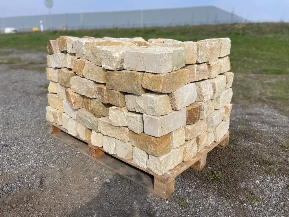 Přírodní štípaný pískovec DORA - zdící bloky,rozměr 8-15 x 10-15 x 15-35 cm