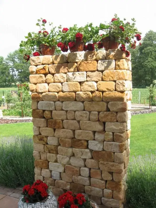 Přírodní štípaný pískovec LARA - zdící bloky 12x12 cm, délka 15-35 cm