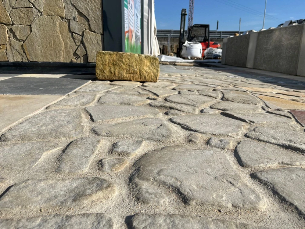 Pískovcová dlažba NELA ANTIK 20 - 40 cm , tl.30-50 mm 