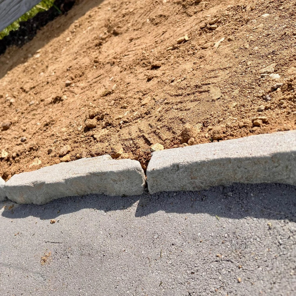 Zahradní obrubník pískovec Nela  tl.30-60 mm,výška 100 mm