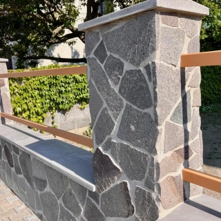 Přírodní štípaný porfyr Grigio Rosa , nepravidelné tvary tl. 10-30 mm