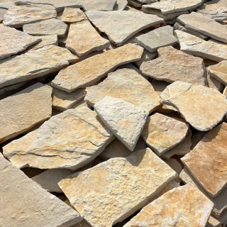 Přírodní vápenec Marina Trani – nepravidelné tvary, tl. 10–20 mm, povrch NATURAL