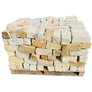 Přírodní štípaný pískovec DORA - zdící bloky 10 x 10 cm, délka 20-25 cm