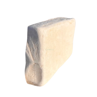 Antikované obrubníky Marina Trani – vápenec tl. ca 3 cm, výška 10–12 cm, různé délky